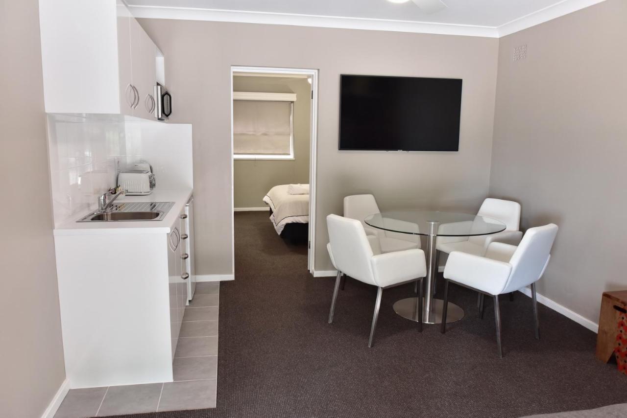 Dutchies Motel Nelson Bay & Dutchmans Beach Apartments ภายนอก รูปภาพ