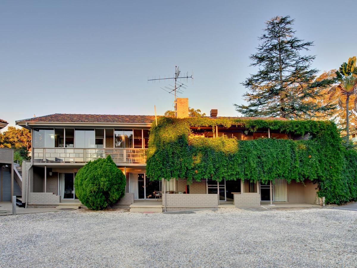 Dutchies Motel Nelson Bay & Dutchmans Beach Apartments ภายนอก รูปภาพ