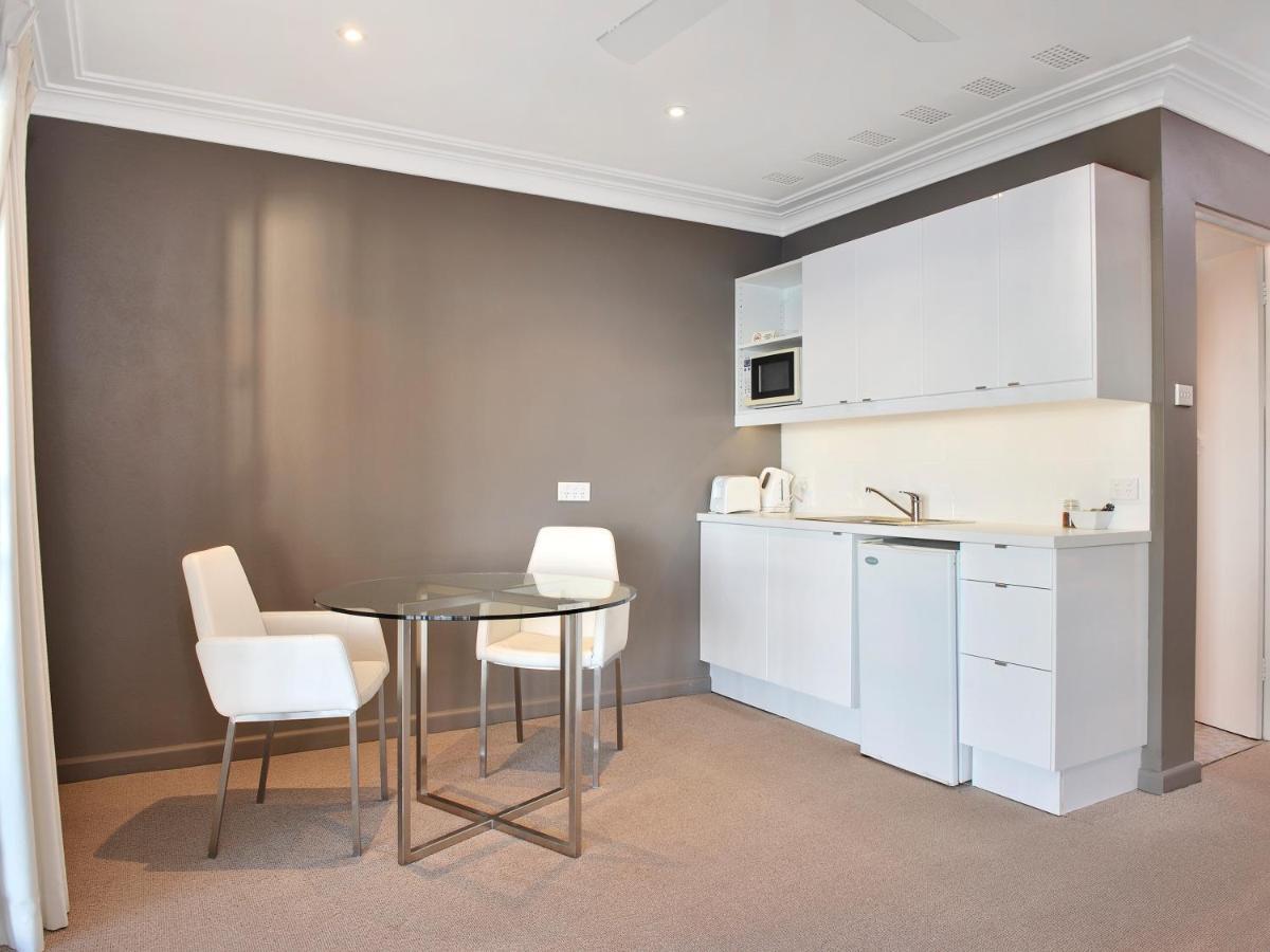 Dutchies Motel Nelson Bay & Dutchmans Beach Apartments ภายนอก รูปภาพ
