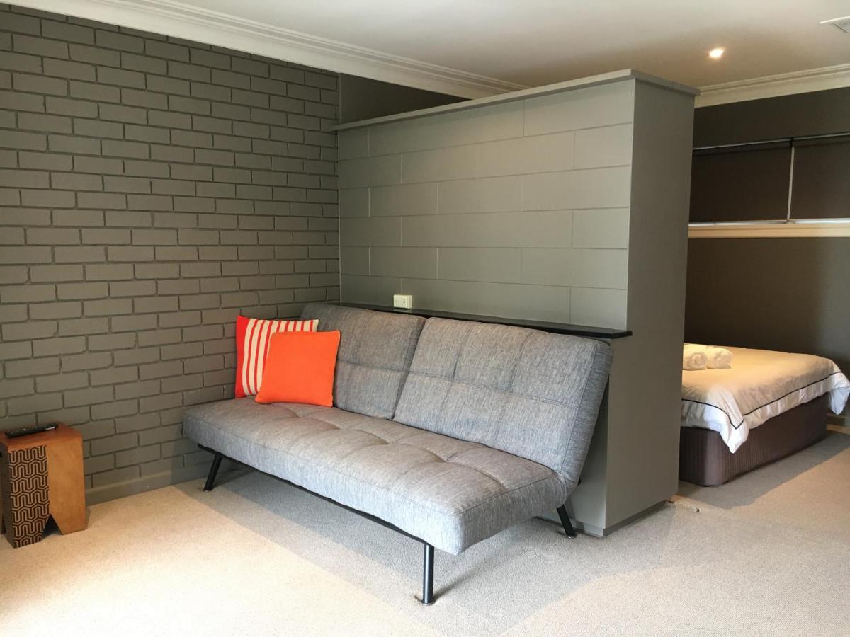 Dutchies Motel Nelson Bay & Dutchmans Beach Apartments ภายนอก รูปภาพ