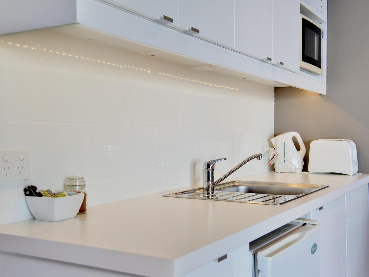 Dutchies Motel Nelson Bay & Dutchmans Beach Apartments ภายนอก รูปภาพ